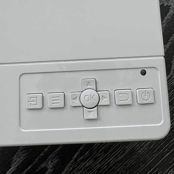 Bluetooth and WiFi projector - Picture 10 of 10